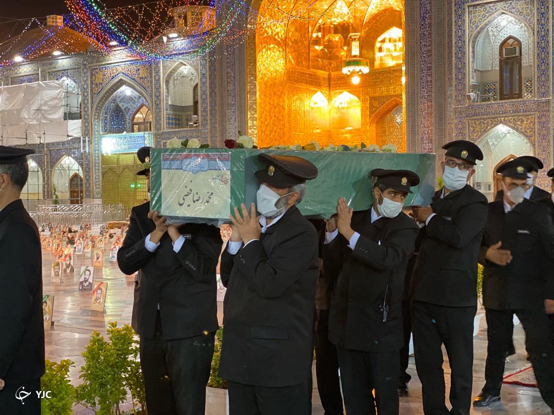 تصاویری از مراسم وداع باشهید مدافع حرم در حرم امام رضا(ع)