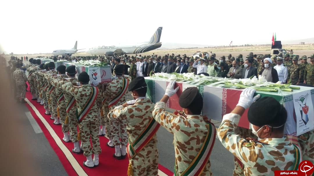 استقبال از پیکر مطهر ۴ شهید در فرودگاه شهید دستغیب شیراز استقبال از پیکر مطهر ۴ شهید در فرودگاه شهید دستغیب شیراز