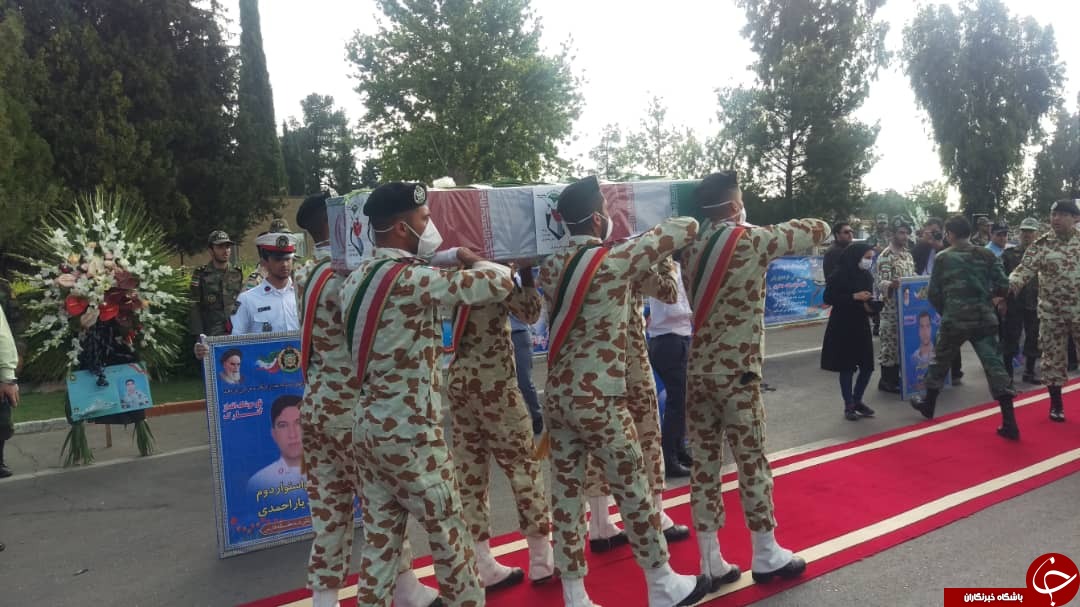 استقبال از پیکر مطهر ۴ شهید در فرودگاه شهید دستغیب شیراز + تصاویر استقبال از پیکر مطهر ۴ شهید در فرودگاه شهید دستغیب شیراز + تصاویر