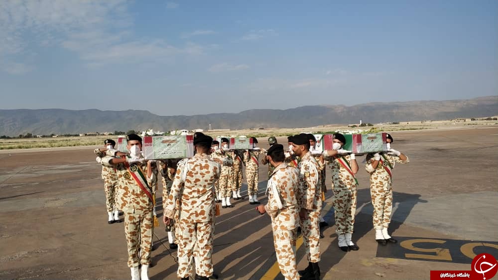 استقبال از پیکر مطهر ۴ شهید در فرودگاه شهید دستغیب شیراز + تصاویر استقبال از پیکر مطهر ۴ شهید در فرودگاه شهید دستغیب شیراز + تصاویر