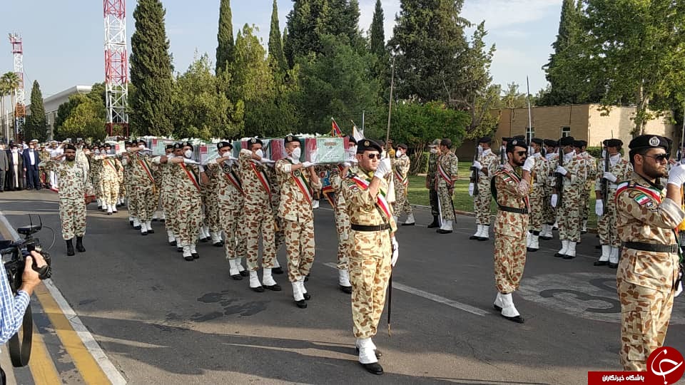 استقبال از پیکر مطهر ۴ شهید در فرودگاه شهید دستغیب شیراز + تصاویر استقبال از پیکر مطهر ۴ شهید در فرودگاه شهید دستغیب شیراز + تصاویر