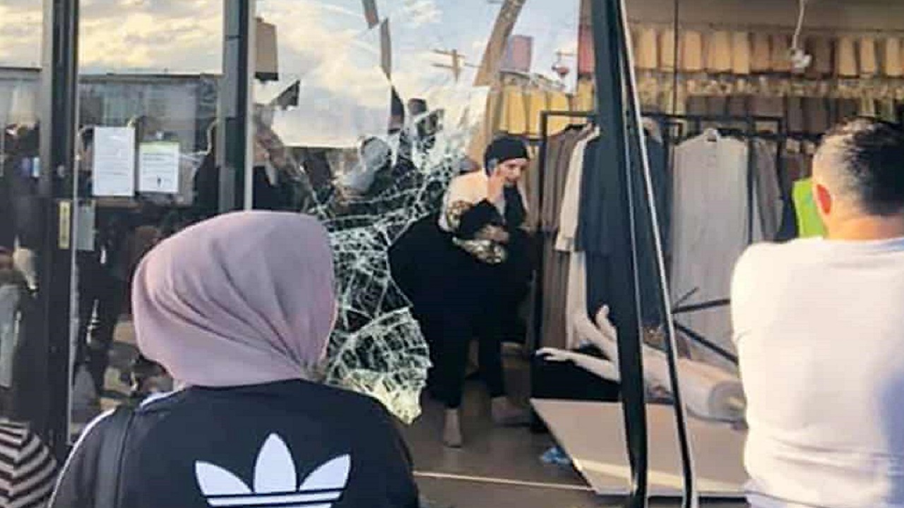 برخورد خودرو با فروشگاه محصولات حجاب در سیدنی