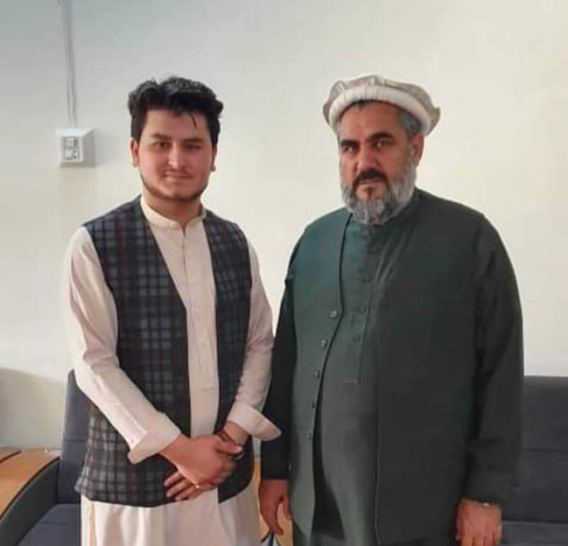 ولسوال «چپرهار» ننگرهار و پسرش در یک حمله انتحاری زخمی شدند