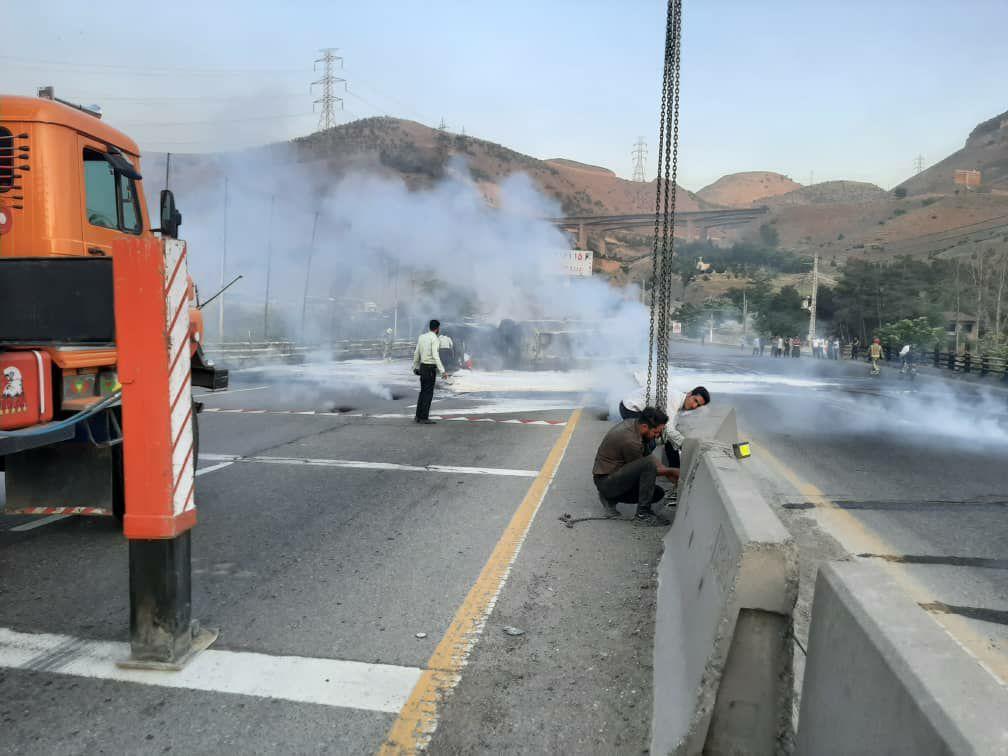 واژگونی تانکر حامل سوخت در جاجرود/ فوت یک نفر در حادثه واژگونی تانکر حامل سوخت در جاجرود/ فوت یک نفر در حادثه