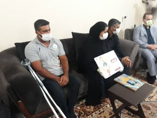 جاهدی: اهدای مدالم ادای دینی به اولین شهید مدافع سلامت هرمزگان بود