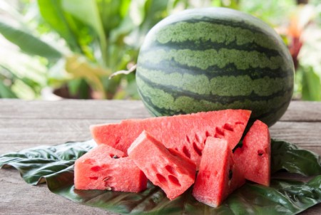 ۷ ماده غذایی که نباید در یخچال نگهداری شوند