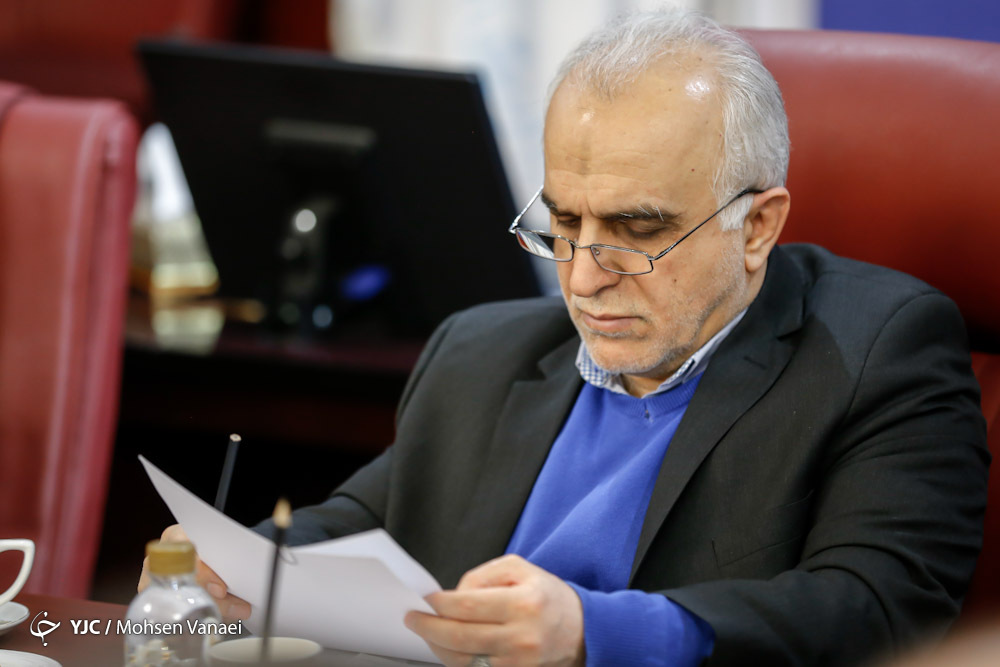 رشد ۲۱ در صدی واردات کالا&zwnj;های اساسی در دوماه&zwnj;ی نخست سال / اجبار بانک&zwnj;ها برای فروش املاک مازادشان کمکی برای افزایش تولید است
