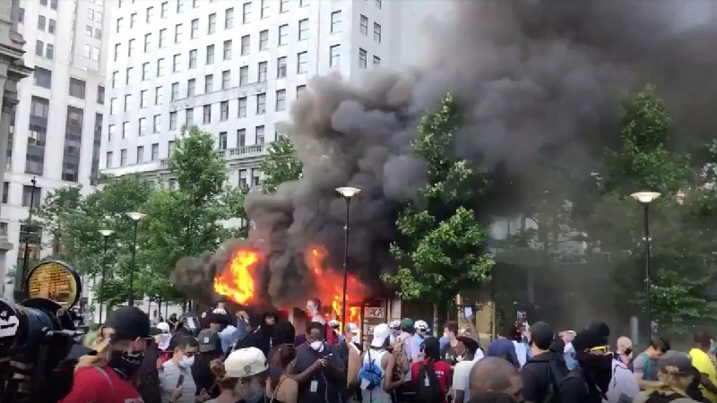 اعلام حکومت نظامی درپی تظاهرات ضد نژادپرستی در آمریکا 09