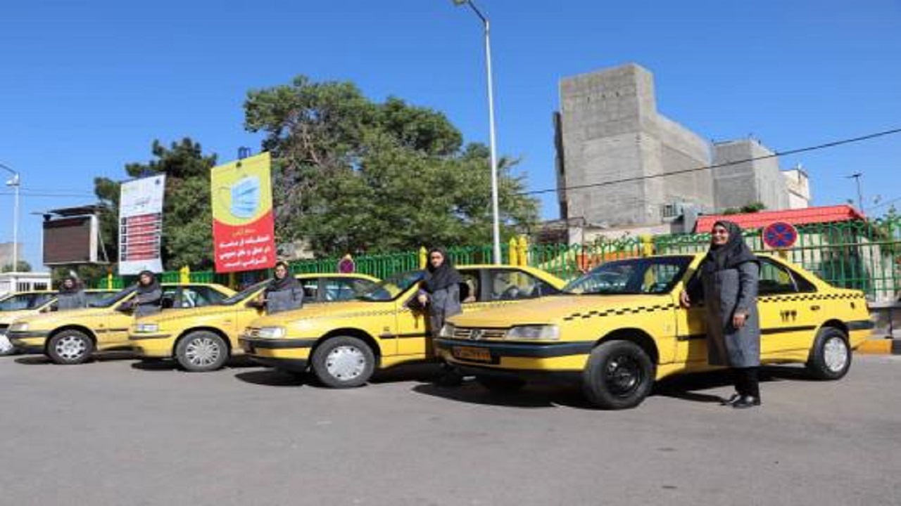 فعالیت بیش از ۸۰۰ بانوی تاکسیران در مشهد