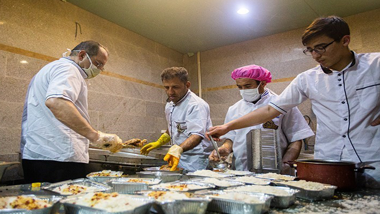 توزیع بیش از سه هزار پرس غذا بین آسیب دیدگان کرونا