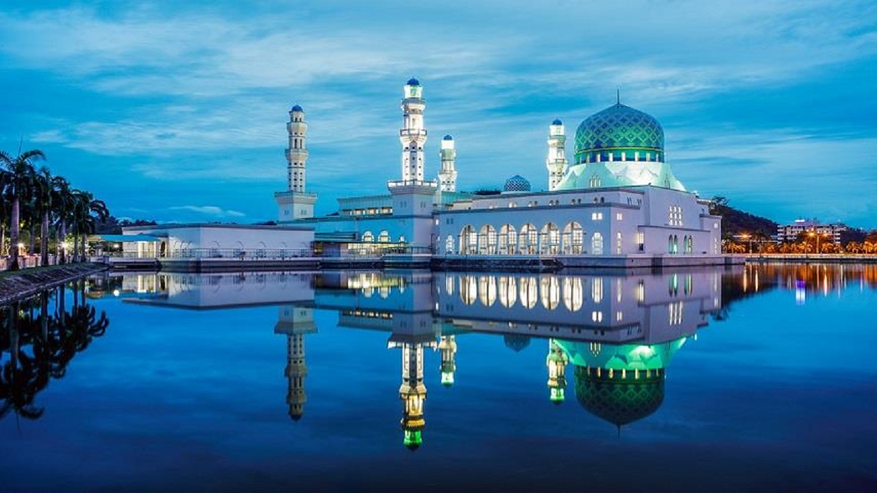 مسجد کوتاکینابالو، از زیباترین و معروف‌ترین مساجد معروف مالزی + تصاویر