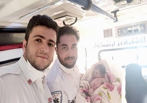 نوزاد عجول قمی در آمبولانس به دنیا آمد
