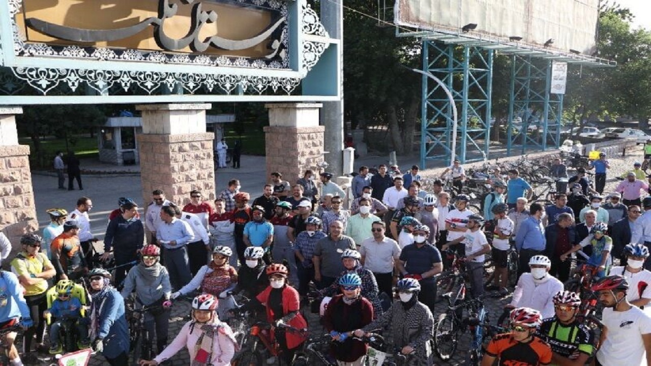 رکاب زنی شهروندان مشهدی از  مسیر پارک ملت تا میدان شهدا