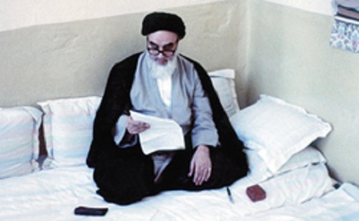 امام خمینی(ره)در بیان محافظ قمی اش/از خاطره اولین دیدار تا امام وکیل عروس ها می&zwnj;شدند&nbsp;