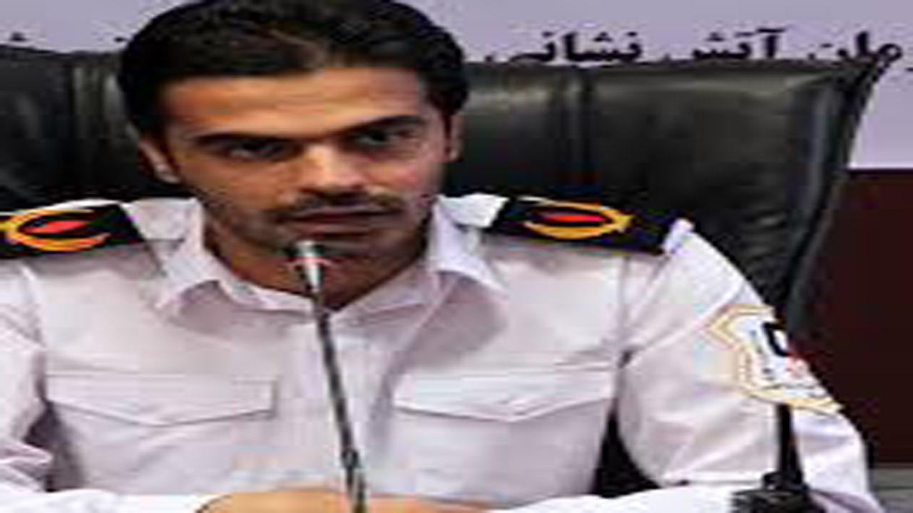 مهار آتش سوزی پشت بام انبار ابزار آلات در دروازه اصفهان شیراز