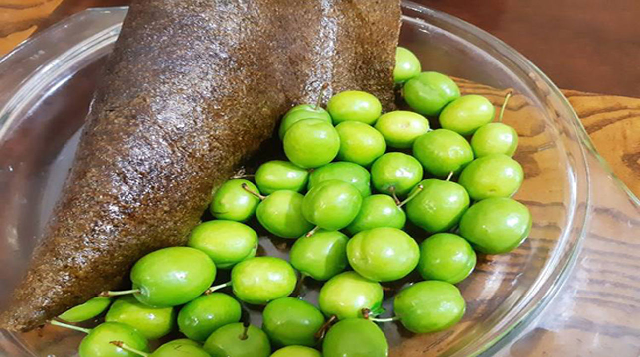 طرز تهیه لواشک  جذاب و ترش گوجه سبز
