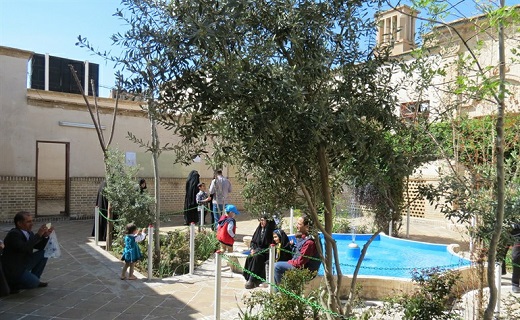 بیت امام خمینی (ره) در قم خانه امامخمینی (ره) در قم روز ۱۵ خرداد پذیرای بازدیدکنندگان است