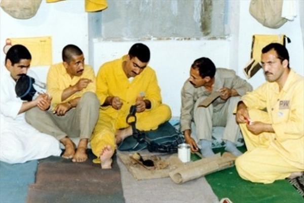 روایت یک آزاده از شنیدن خبر تلخ رحلت امام خمینی(ره) در اردوگاه اسرای عراق روایت یک آزاده از شنیدن خبر تلخ رحلت امام خمینی(ره) در اردوگاه اسرای عراق