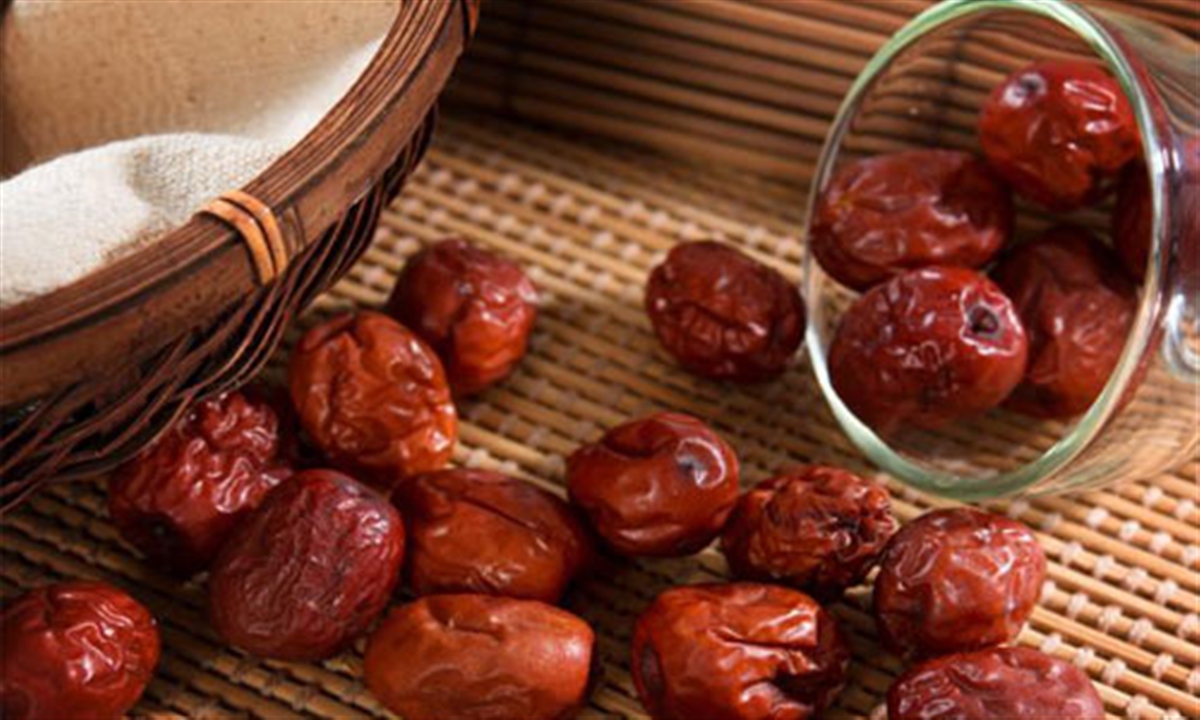 خواص شگفت‌انگیز عناب؛ از بهبود سرطان تا درمان نازایی