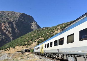 به صدا در آمدن سوت قطار گردشگری لرستان