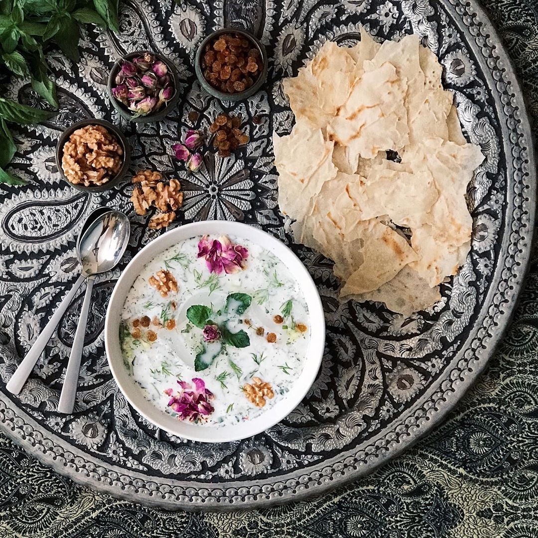 روش تهیه آب&zwnj;دوغ&zwnj;خیار خنک و تابستانه