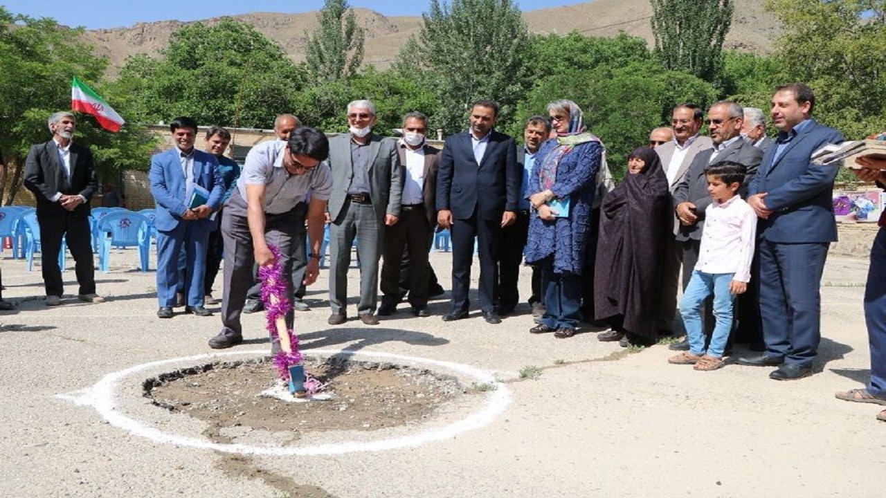 آغاز کلنگ زنی ۲ مدرسه خیرساز در روستای گرمدره