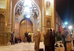 برگزاری نماز جماعت در حرم بانوی کرامت با رعایت فاصله اجتماعی