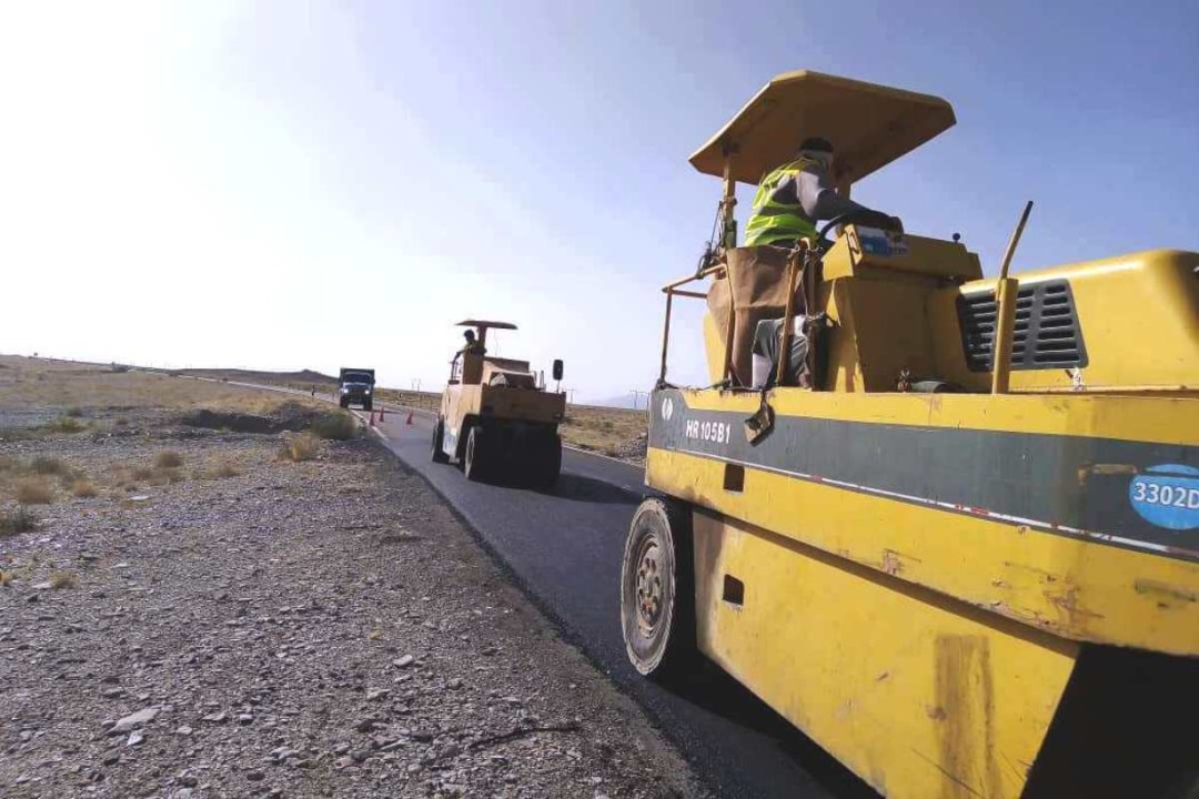 بهسازی و ارتقای کیفی روکش آسفالت محورهای سیستان و بلوچستان+تصاویر