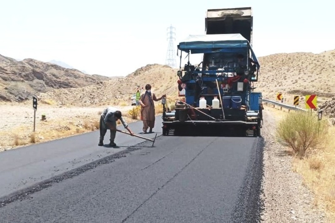 بهسازی و ارتقای کیفی روکش آسفالت محورهای سیستان و بلوچستان+تصاویر
