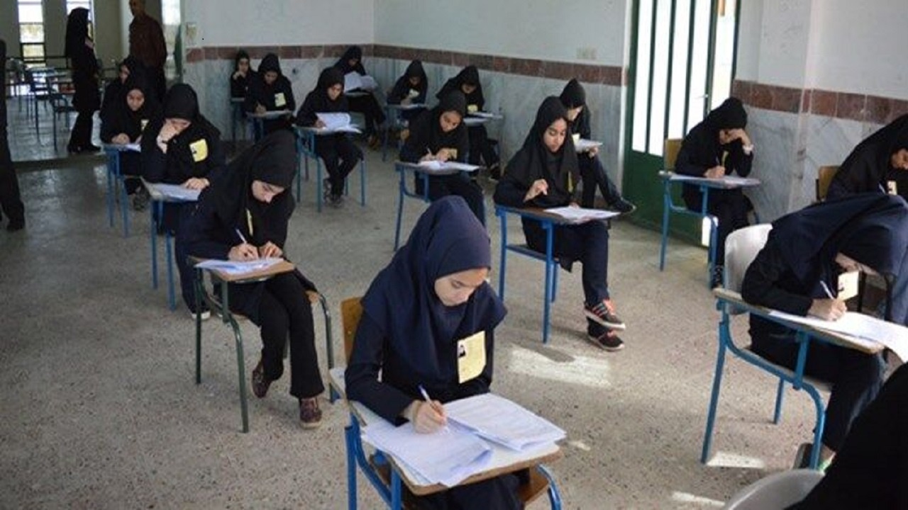 شرکت دانش آموزان در امتحانات با رعایت پروتکل‌های بهداشتی