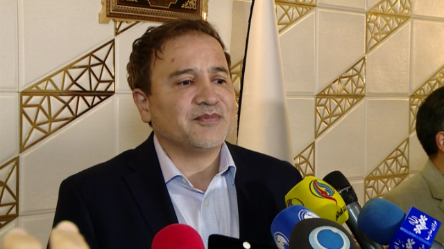 اولین صحبت های مجید طاهری، پزشک زندانی در آمریکا پس از ورود به کشور + فیلم