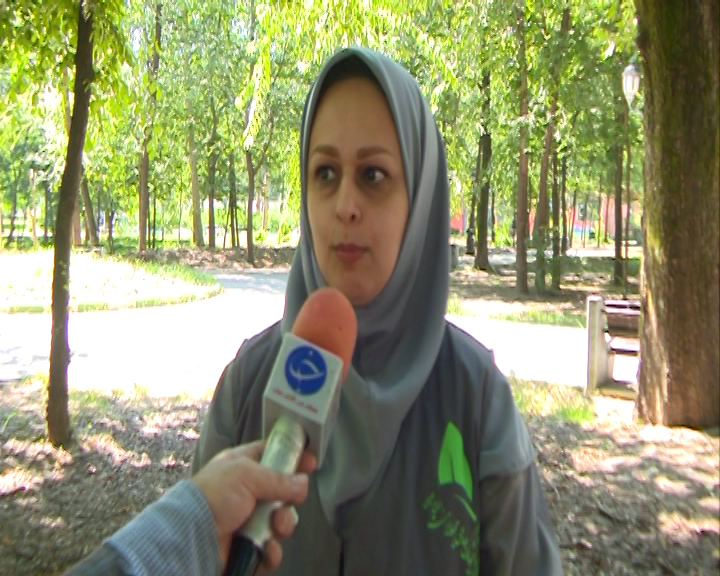 پاکسازی پارک قدس رشت از ته سیگار‌های رها شده