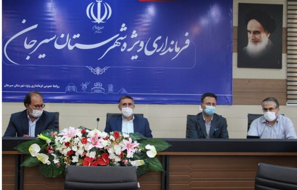 عکسی از زینب سلیمانی در کنار مسئول جنبش الحشدالشعبی/همایش کوهپیمایی به یاد سردار دل‌ها در زرند/آخرین آمار از وضعیت ویروس کرونا در کرمان