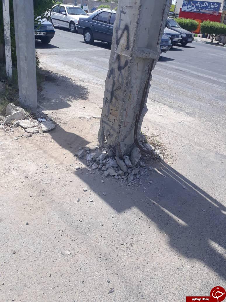 وضع خطرناک تیر برق در چهارراه یخسازی چابهار + تصاویر وضع خطرناک تیر برق در چهارراه یخسازی چابهار + تصاویر