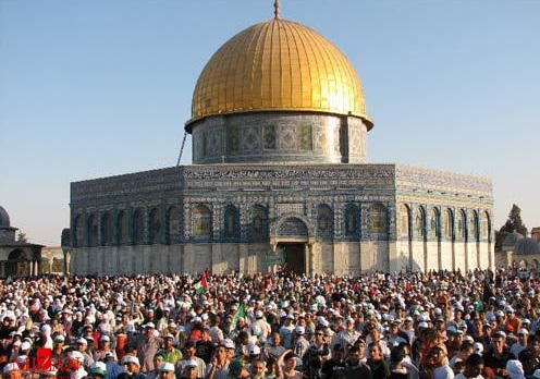 فلسطین قبله‌گاه مسلمانان است که باید از آن دفاع کنیم