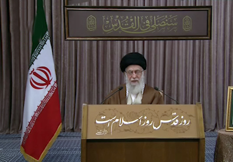 فاتحه خوانی رهبر معظم انقلاب برای سپهبد شهید قاسم سلیمانی + فیلم