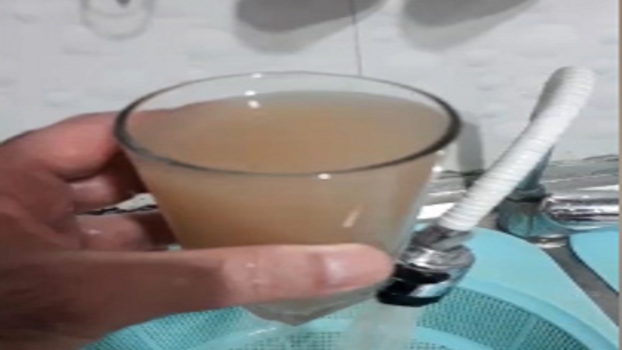 آلودگی آب آشامیدنی در &laquo;چمگلک&raquo; اندیمشک + فیلم