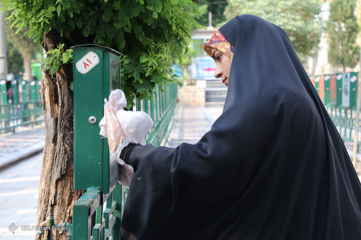 غبارروبی گلزار شهدای امام زاده علی اکبر چیذر در آستانه عید فطر