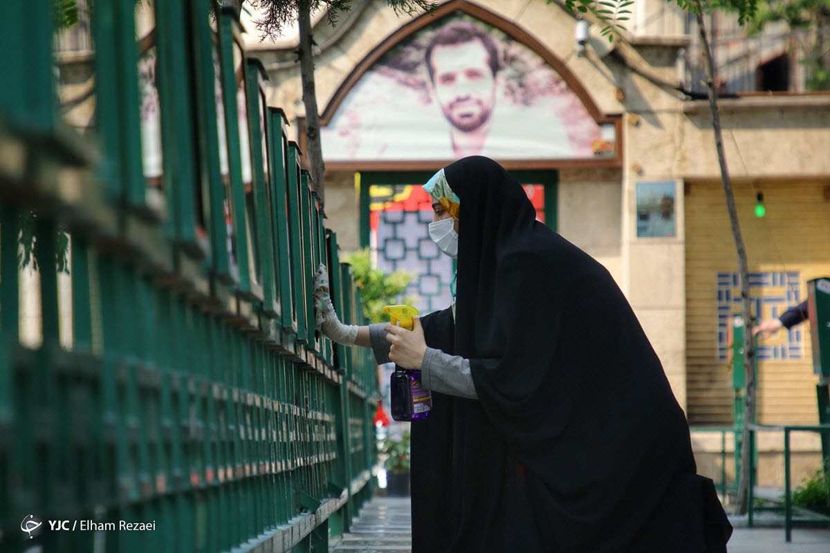 غبارروبی گلزار شهدای امام زاده علی اکبر چیذر در آستانه عید فطر