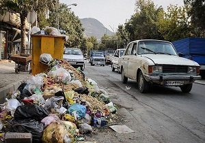 چرا پاکبانان زباله‌های برخی مناطق اهواز را جمع آوری نمی‌کنند؟