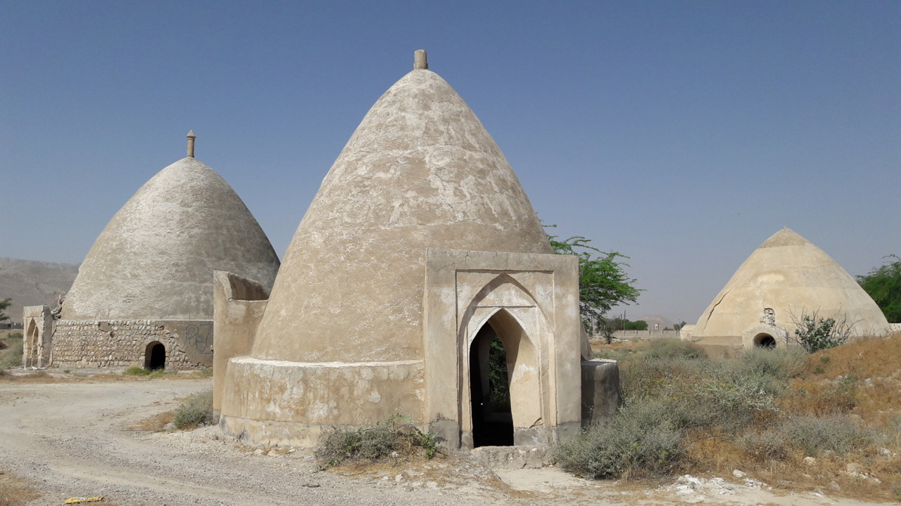 آب انبار‌ها تامین کننده آب شرب روستای ستلو پارسیان