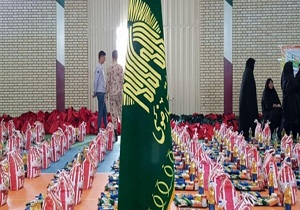 اهدای بسته های غذایی به خانوار‌های نیازمند کرمانشاهی
