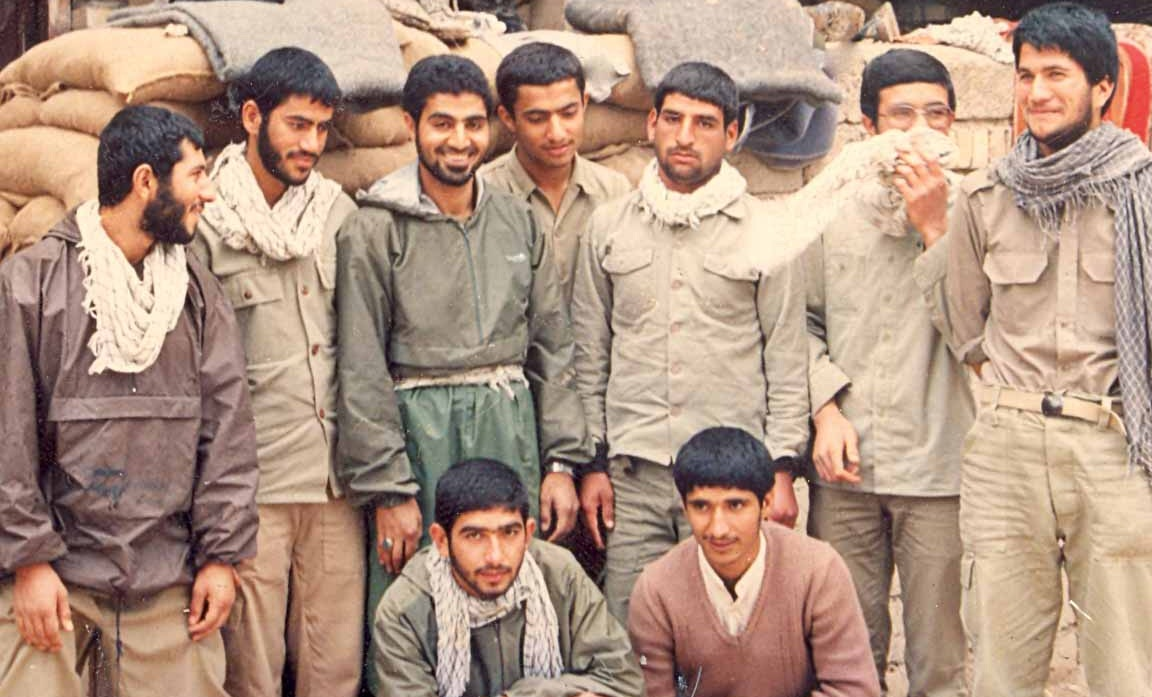 سرباز فراری حکومت پهلوی، محبوب&zwnj;ترین فرمانده شد/ حاج قاسم در گود زورخانه + تصاویر