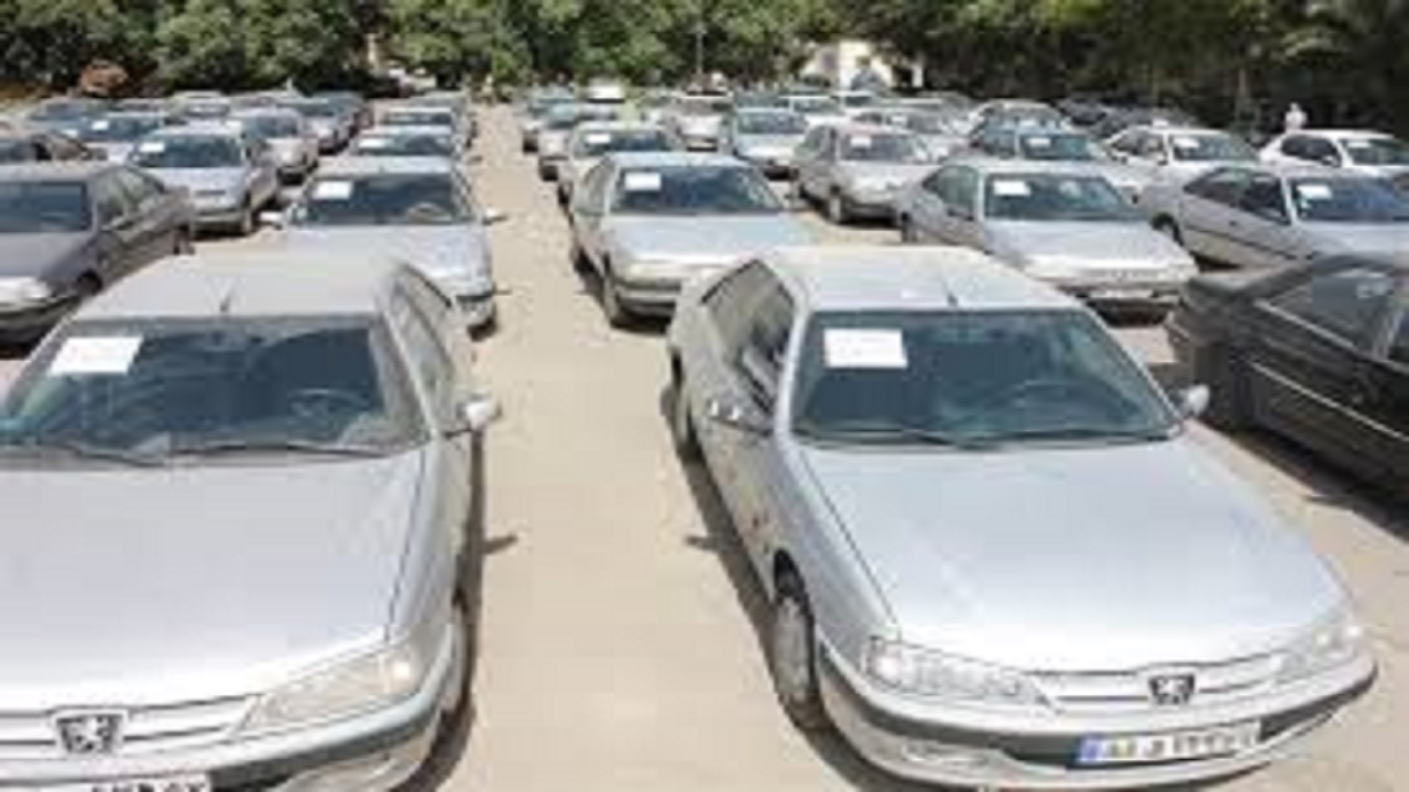 کشف ١١ دستگاه خودرو احتکار شده دریك پارکینگ