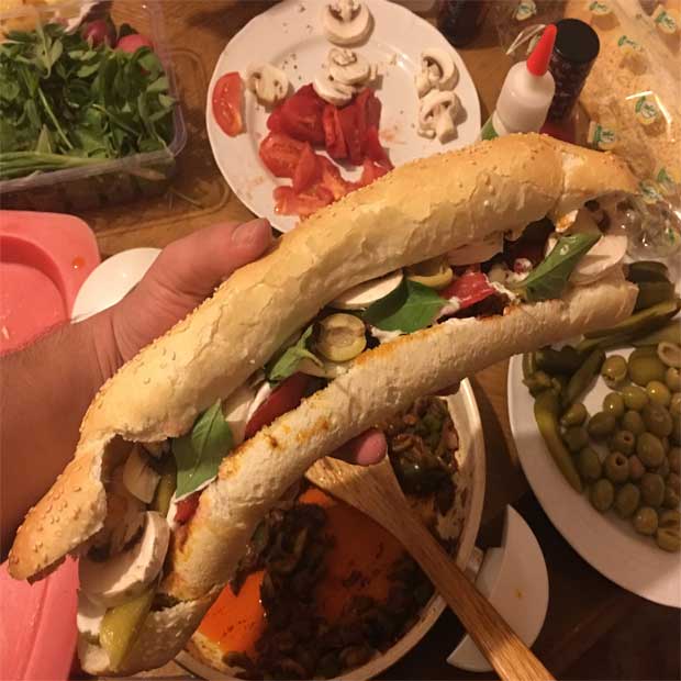 ساندویچ جگر فست فودی با قارچ