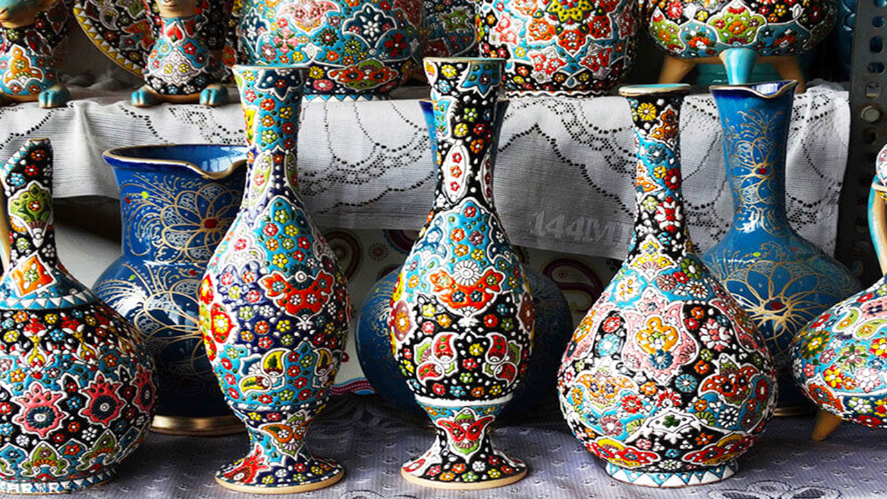 گران بودن مواد اولیه مشکل  هنرمندان صنایع دستی است