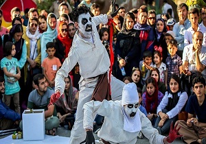 تئاتر خیابانی مریوان امسال متفاوت‌تر از گذشته