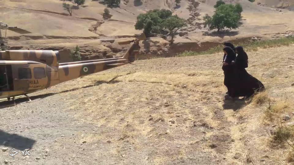 انتقال زن باردار توسط هوانیروز ارتش از ارتفاعات دزفول به یک مرکز درمانی