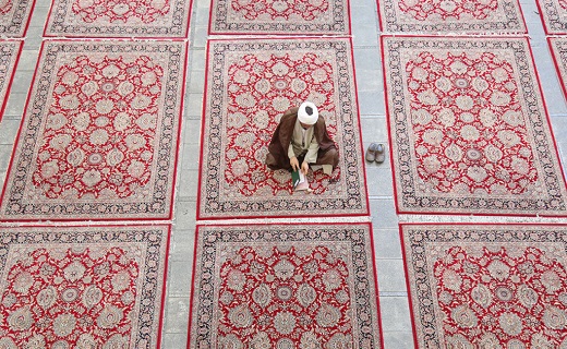 علم آموزی در آستان کریمه اهل بیت (س)به قلم دوربین