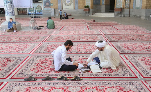 علم آموزی در آستان کریمه اهل بیت (س)به قلم دوربین